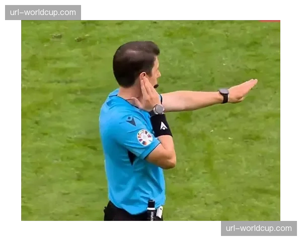 英超裁判委员会将就“传中时攻方球员在越位位置干扰”的判罚尺度进行研讨