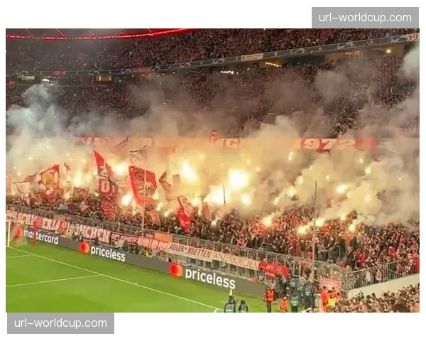 花絮：客队看台燃放烟火，比赛中断五分钟